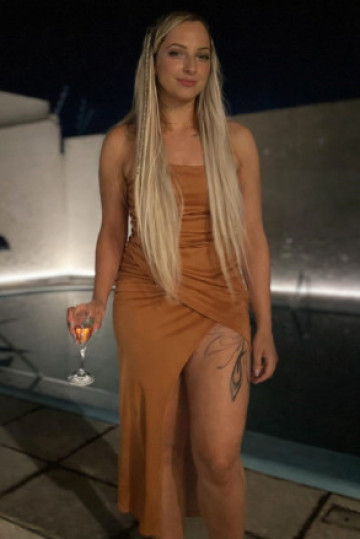 Acompanhante VANESSA - Olá amores, me chamo Vanessa. Sou uma bela acompanhante, de corpo natural e pele macia. Sou educada, carinhosa e atenciosa.. Adoro uma safadeza entre quatro paredes ... Agende um horário e garanta seu momento de prazer